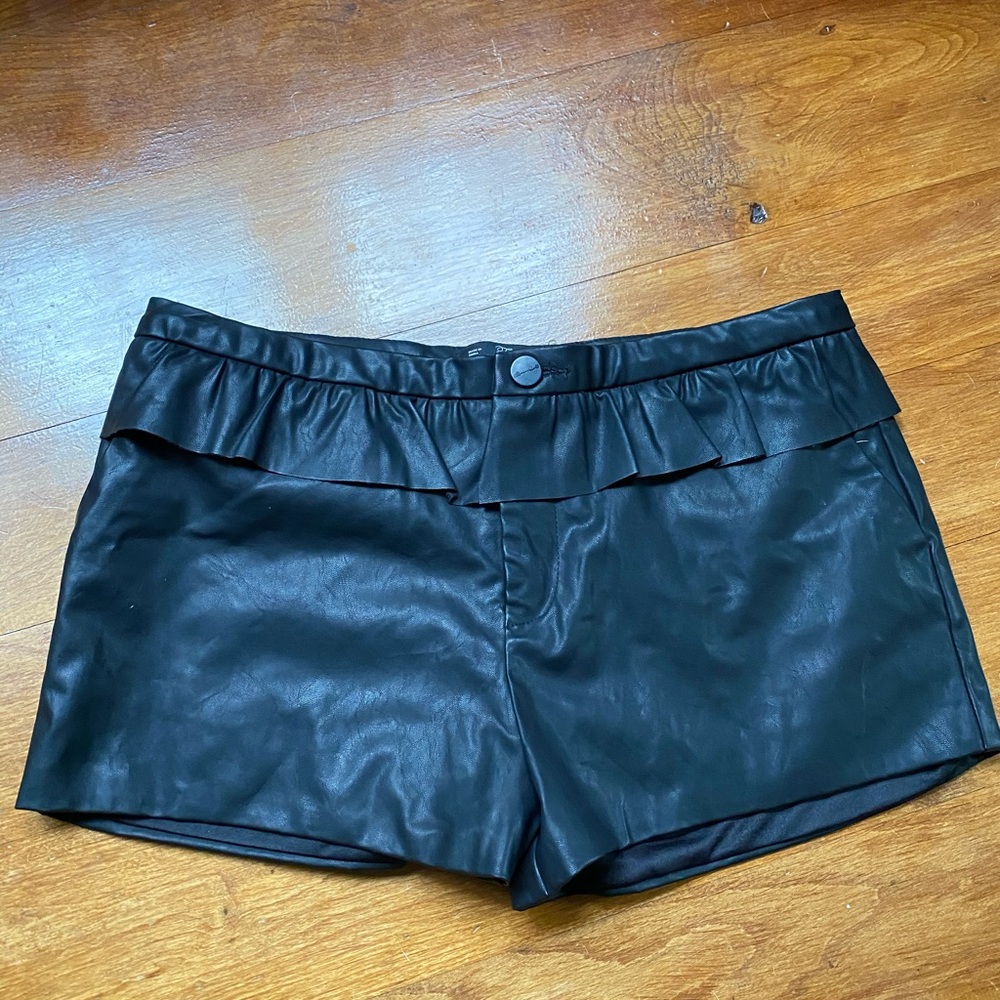 NWOT Zara Faux Leather Shorts With Ruffle - MED